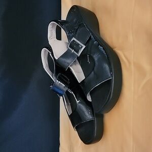 Black Patent Leather Sandles Size 6W  by Barefoot Freedom